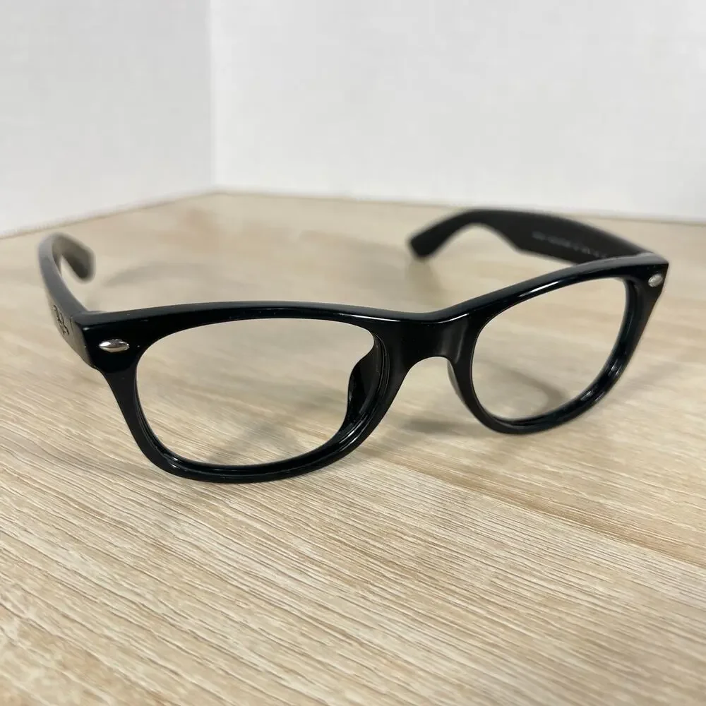 Ray-Ban RB2132-F New Wayfarer 901 Sunglasses Polished Black Frames 52-18 Italy